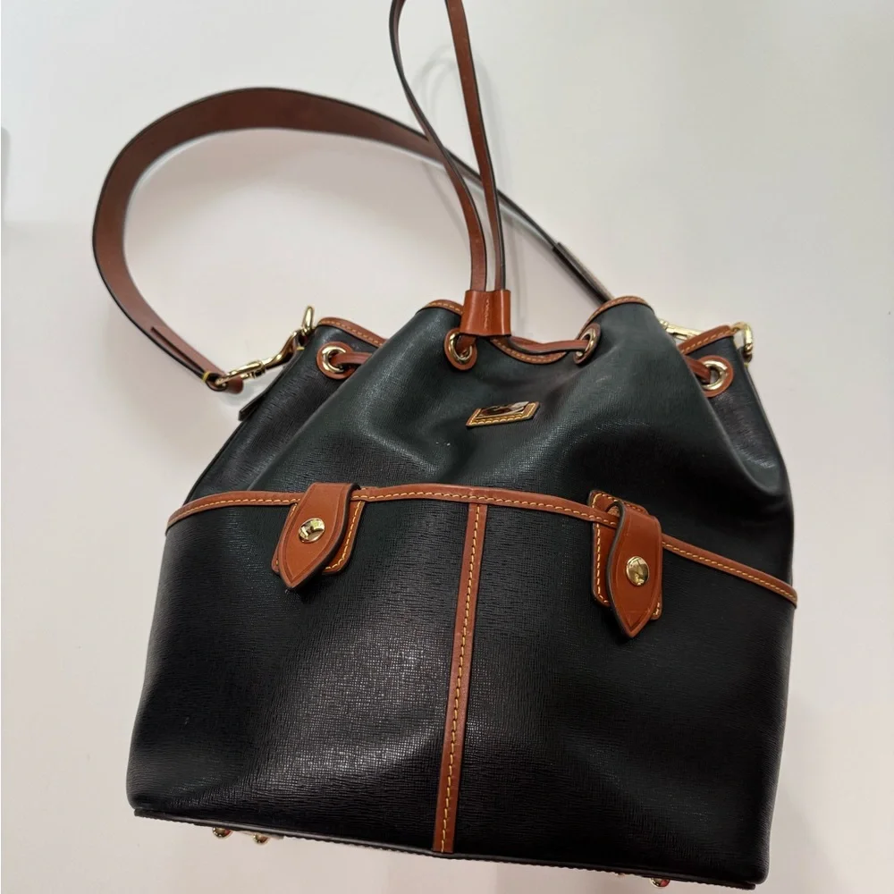 Dooney & Bourke Wayfarer Large Drawstring Leather Bucket Bag - Picture 4 of 10